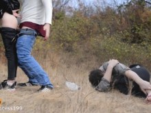 ¡Sexo muy arriesgado al lado de un desconocido en la calle! Ruso con conversaciones!