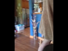 Mostrando grandes tetas y mi coño limpio y afeitado