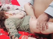 Bhabhi india tetona follada por un comerciante de propiedades en una casa de campo con voz hindi