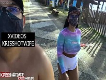 Kriss Hotwife Con Top Transparente Sin Sostén Dando un Paseo por la Playa Muy Puta y Caliente