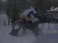 # 44BBC Snowbunny Creampie y Cuckold Cleanup al aire libre en una aventura en un sendero 4x4 todoterreno cubierto de nieve
