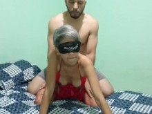 Cornudo mira mientras el pervertido de mi hijastro me folla duro