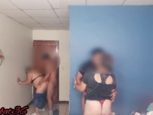 Estoy dirigiendo una película porno marroquí???? Mi vecino Zamil dijo que intercambiamos familias, entonces tú golpeaste a mi esposa y yo golpeé a tu esposa.