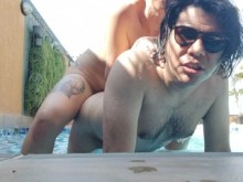 mujer hombre por el culo en la piscina y doble huevon #994