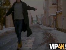 Vip4k. La televisión se encendió y mostró a todos los invitados lo caliente que puede follar la novia.