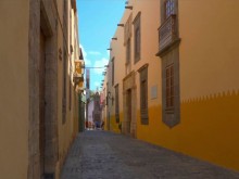 Josefina Folla En Las Palmas De Gran Canaria Con El Amigo De Su Pareja