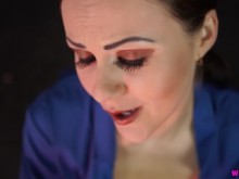 Pelirroja sexy experimenta con su hermoso cuerpo mientras te masturbas