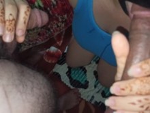 Un cornudo egipcio comparte a su esposa cachonda con su jefe y él se sienta a filmarlos.