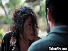 Hombre casado engaña a su esposa con una chica sin hogar