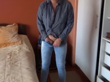 El marido de la criada se pajea mientras me visto para ir a trabajar