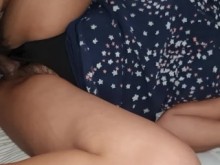 esposa infiel folla mientras habla por teléfono con su amiga