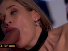 Comparte a su esposa con otro hombre.