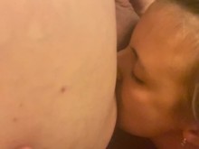 Jóvenes lesbianas se satisfacen oralmente