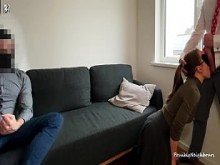 Esposa se folla a su jefe y a su marido por más dinero de bolsillo