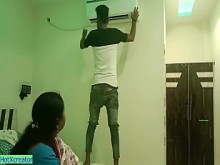 Esposa infiel india XXX ¡sexo caliente con un técnico de aire acondicionado! sexo bhabhi