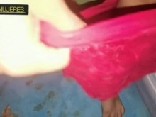 Le regalo Calzones a la niñera a cambio de que cojamos en su cuarto y acepta