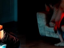 Cornudo mira a la esposa de gran culo es follada por un extraño
