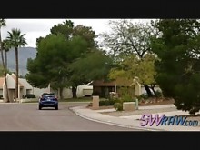 Swingers conocen y saludan a otras parejas cachondas en la mansión