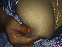 desi indio tamil tía telugu tía kannada tía malayalam tía hindi bhabhi cachonda esposa infiel vanitha vistiendo camisón mostrando grandes tetas y coño afeitado labios presionar duro pechos presionar pellizco frotar coño masturbación
