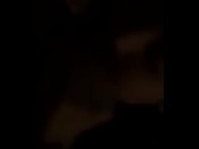 esposa bi francesa engañando mientras habla con su marido por teléfono