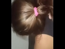 Mi amante me cogió en la sala de estar mientras mi marido estaba en el dormitorio esperando que se pusiera completamente rojo.