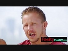 Los swingers están a punto de follar como animales después
