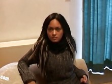 La chica flaca Smya participa en un experimento de cornudos