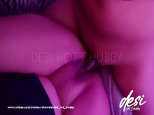 ¡Bhabhi india cachonda teniendo sexo increíble con su cuñado mientras su marido está en el trabajo! Esposa infiel sexo