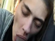 Cougar da mamada en el coche para