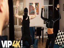 CAZA4K. El sexo con una chica no fue planeado pero puede ayudar al hombre y a su novio a escapar