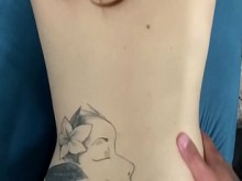 Grabando cornudo, jovencita chupando en vivo para el cornudo
