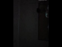 Mi esposo es solo un observador mientras ve a Ng Bull con nosotros.