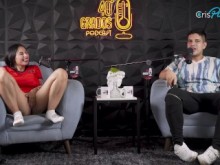 A Jenifer Play se la Chupa su Esposo Delante Mio | Crispasquel