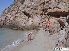 Pareja de modelos VIXEN se vuelven swingers durante las vacaciones