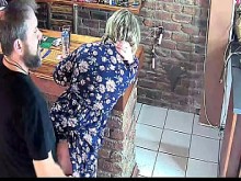 Cogí a mi marido haciendo trampa con la puta esposa del vecino