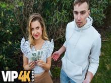 CAZA4K. Tímida, sexy y astuta. Sexo caliente con Andrea y Steve Q