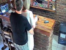 Pillé a mi esposa engañándome ante la cámara