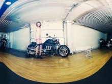 034 - Modelo Klara - Bicicletas y chicas TV Clips sexys de realidad virtual - 3DVR180