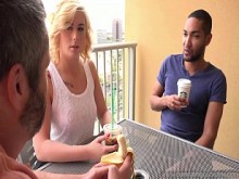 Cum comiendo cornudos - Cindy Lou le hace pronto a su exhubby un cornudo