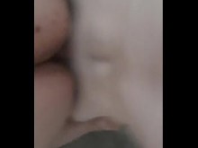 Acariciando al vecino de BBW mientras esposa en el trabajo