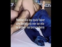 Esposa con la bocina imaginando dos en la cama