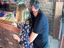 Atrapó a mi esposa engañando a la piscina en CC TV