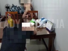 ¡Pinay Misis tuvo relaciones sexuales con el compañero de trabajo de su esposo mientras su esposo!