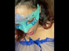 Latina enmascarada en Swinger Club