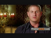 La pareja espera cumplir con su fantasía de un intercambio completo en la mansión Swingers