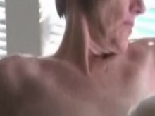 Mujer madura amateur decide intentar ser sexy en línea