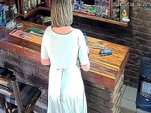 Atrapó a mi esposa engañando a la cámara