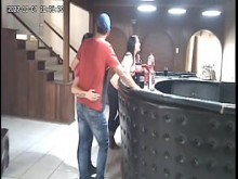 Spy Cam marido engaña a la esposa y es atrapado y se convierte en una pelea