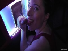 Gloryhole interracial !! ¡Mi esposo registra a su esposa!
