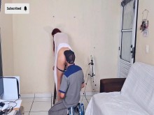 ¡La novia se folla con el fotógrafo del novio mientras el novio espera afuera!